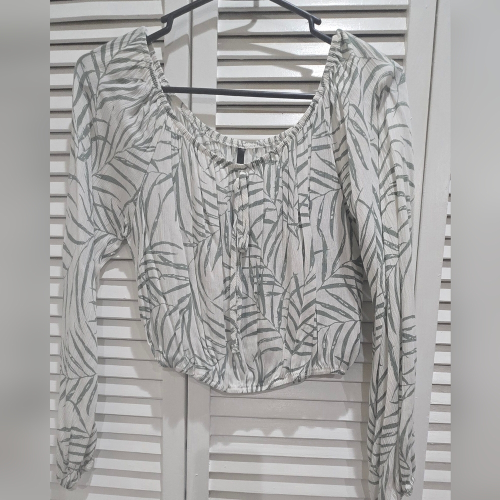 Women's Leaf Print Top - White and Green NWOT Size M